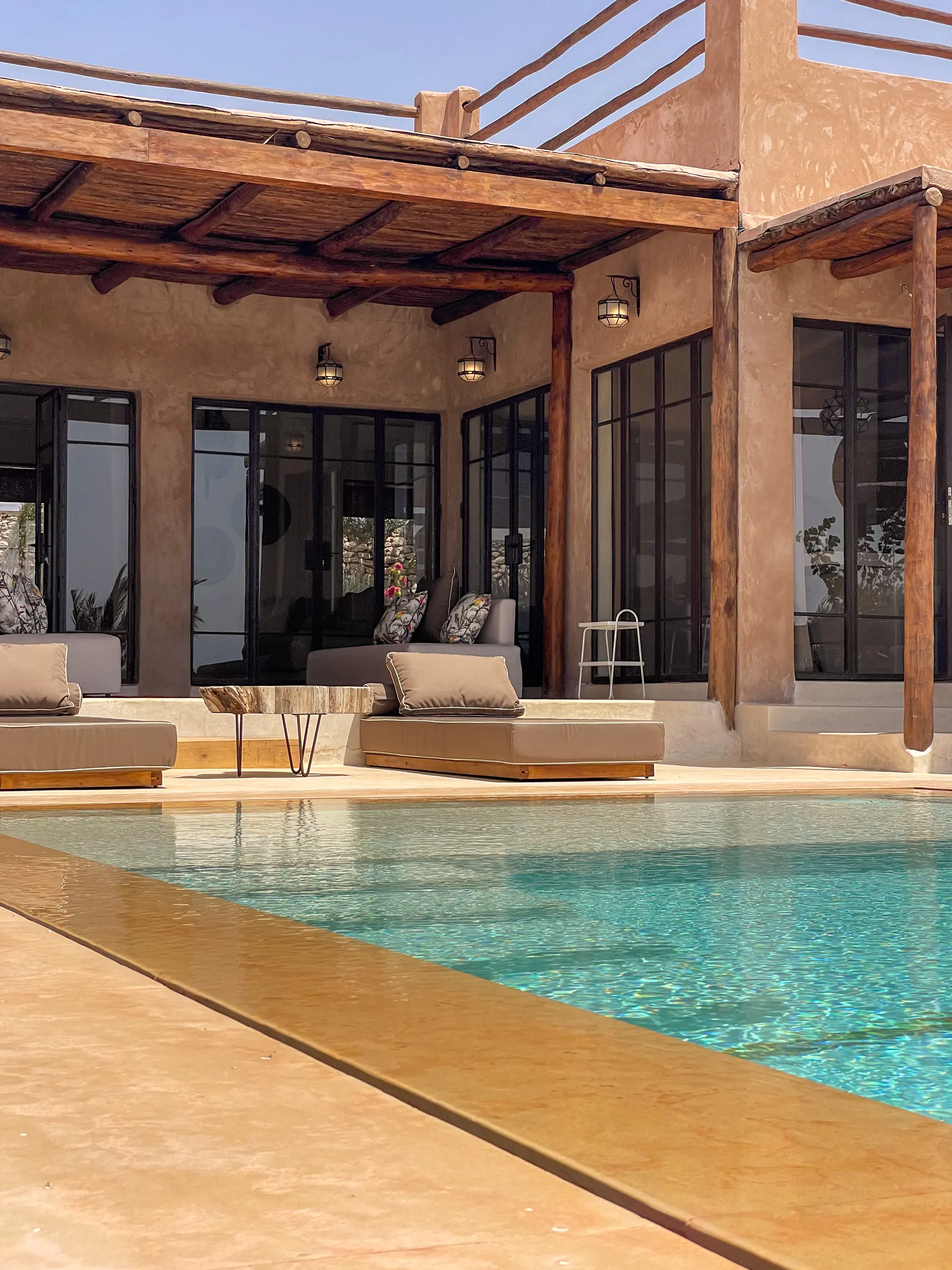 Piscine de Thuya House en soirée, villa à louer près d'Essaouira